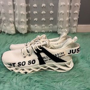 Just So So shoes size 9 like new